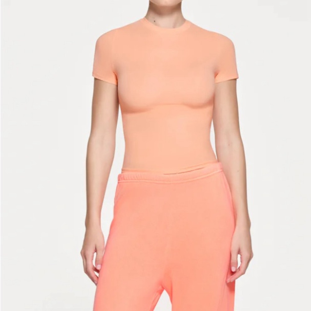 Skims Fits Everybody Tee NWT